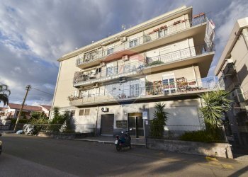 Edificio all\'aperto - Three-room apartment Via Francesco Cilea
 
3, San Giovanni la Punta - photo 1