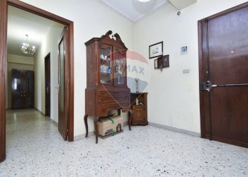Hall / corridoio - Three-room apartment Via Francesco Cilea
 
3, San Giovanni la Punta - photo 5
