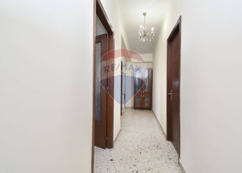 Hall / corridoio - Three-room apartment Via Francesco Cilea
 
3, San Giovanni la Punta - photo 11