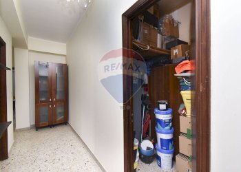 Hall / corridoio - Three-room apartment Via Francesco Cilea
 
3, San Giovanni la Punta - photo 15