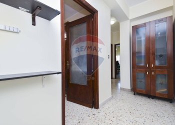 Hall / corridoio - Three-room apartment Via Francesco Cilea
 
3, San Giovanni la Punta - photo 16