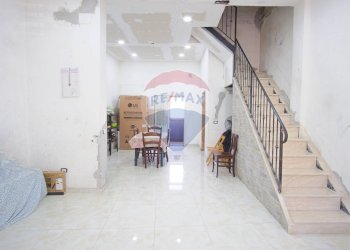 Scale - Casa indipendente Via Villaglori
 
57, Catania - foto 1