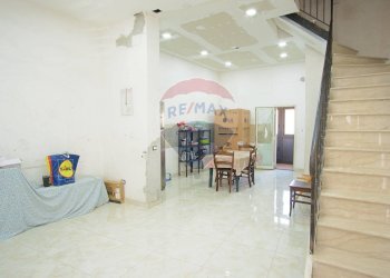 Scale - Casa indipendente Via Villaglori
 
57, Catania - foto 4