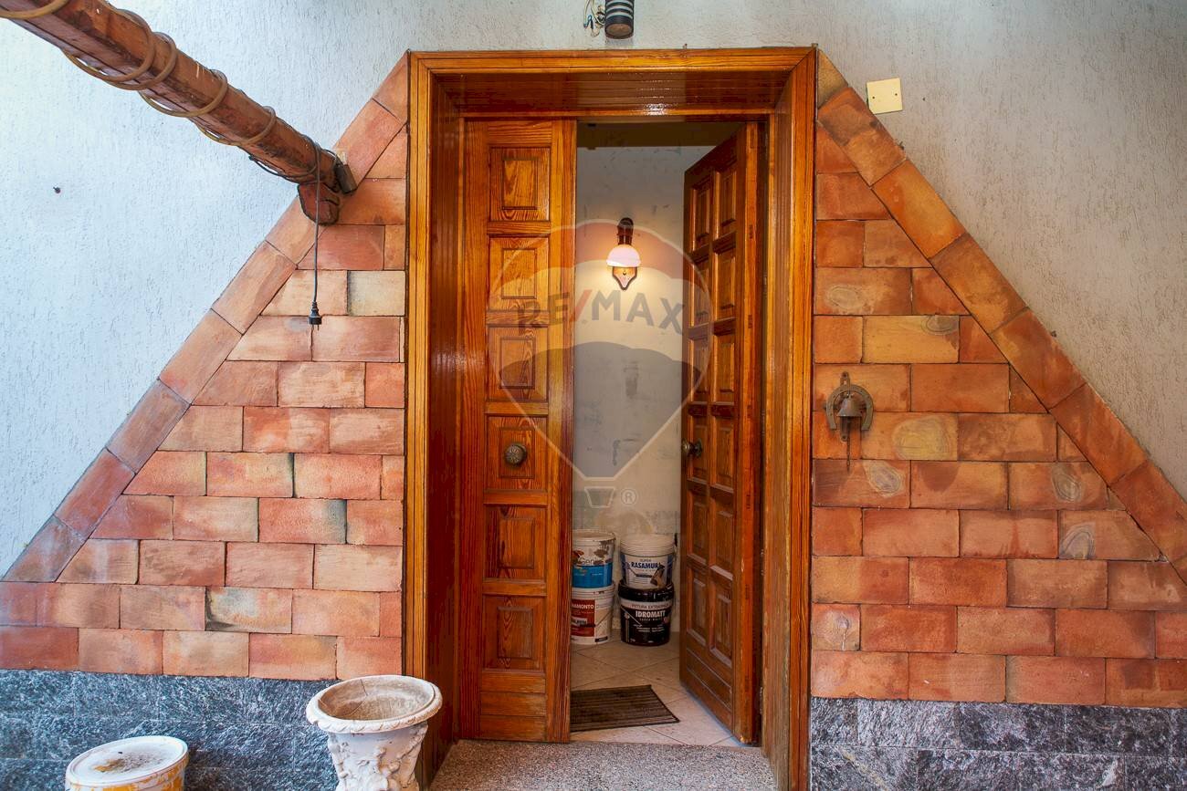 Scale - Casa semi indipendente Via Sardegna
 
53, Misterbianco - foto 2