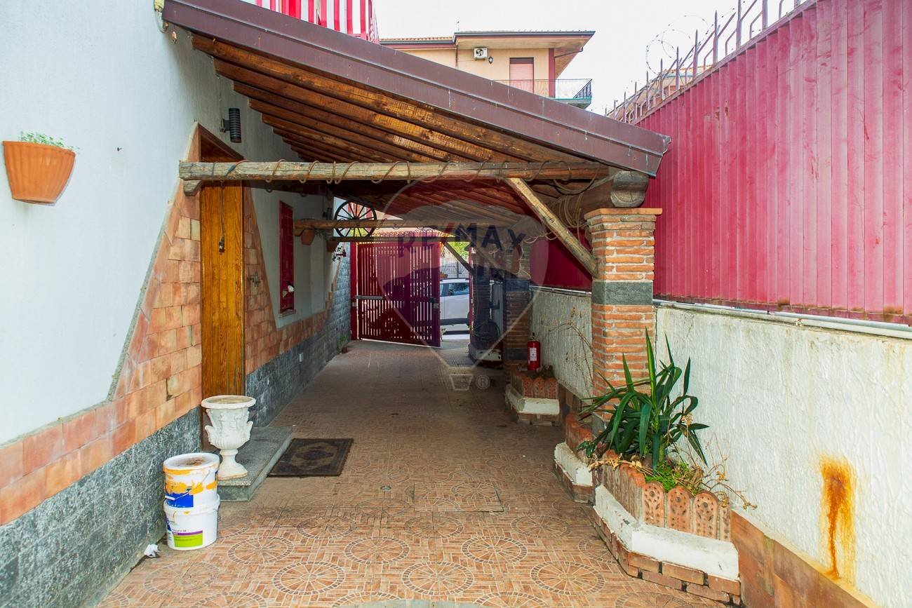 Terrazza - Casa semi indipendente Via Sardegna
 
53, Misterbianco - foto 1