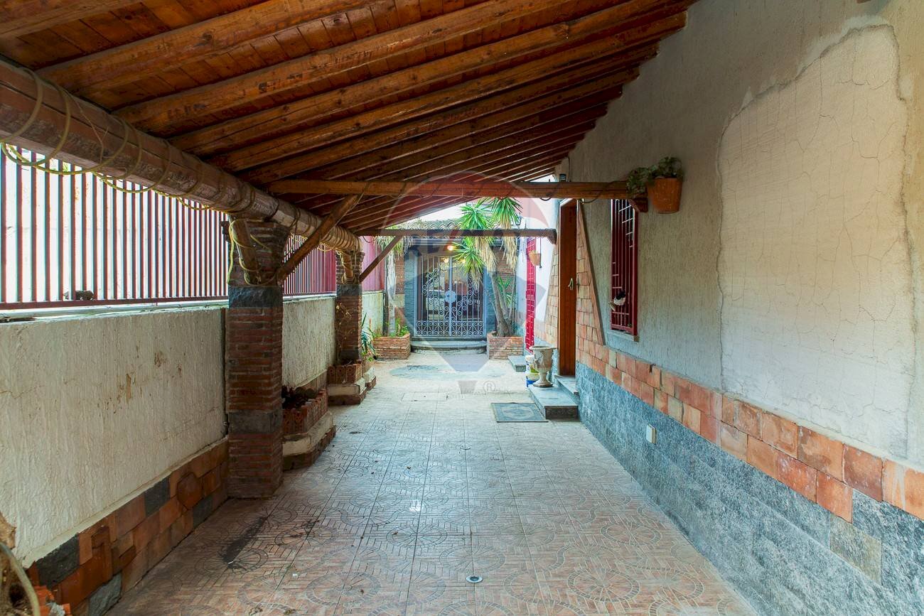 Terrazza - Casa semi indipendente Via Sardegna
 
53, Misterbianco - foto 2