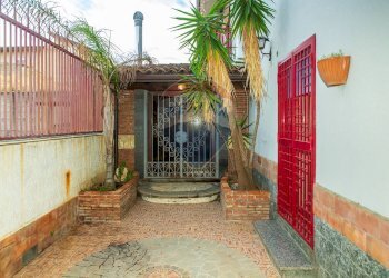 Casa all\'aperto - Casa semi indipendente Via Sardegna
 
53, Misterbianco - foto 1