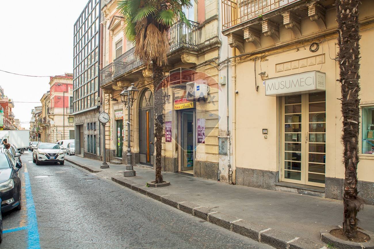 Edificio all\'aperto - Attività Commerciale via giuseppe garibaldi
 
423, Misterbianco - foto 3