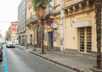 Edificio all\'aperto - Attività Commerciale via giuseppe garibaldi
 
423, Misterbianco - foto 3