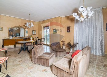 Sala da pranzo - Villa Via Bologna
 
17, Mascalucia - foto 9