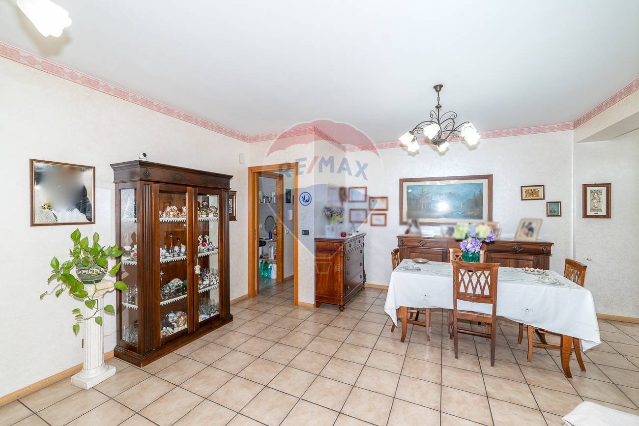 Sala da pranzo - Quadrilocale Via Giuseppe Antonio Borgese
 
24, Catania - foto 2