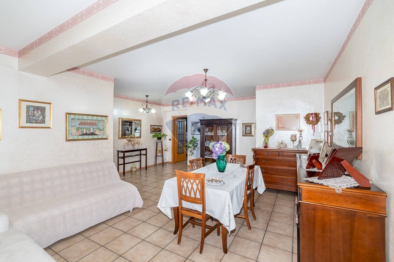 Sala da pranzo - Quadrilocale Via Giuseppe Antonio Borgese
 
24, Catania - foto 3