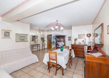 Sala da pranzo - Quadrilocale Via Giuseppe Antonio Borgese
 
24, Catania - foto 3