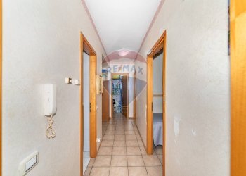 Hall / corridoio - Quadrilocale Via Giuseppe Antonio Borgese
 
24, Catania - foto 9