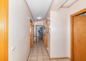 Hall / corridoio - Quadrilocale Via Giuseppe Antonio Borgese
 
24, Catania - foto 20