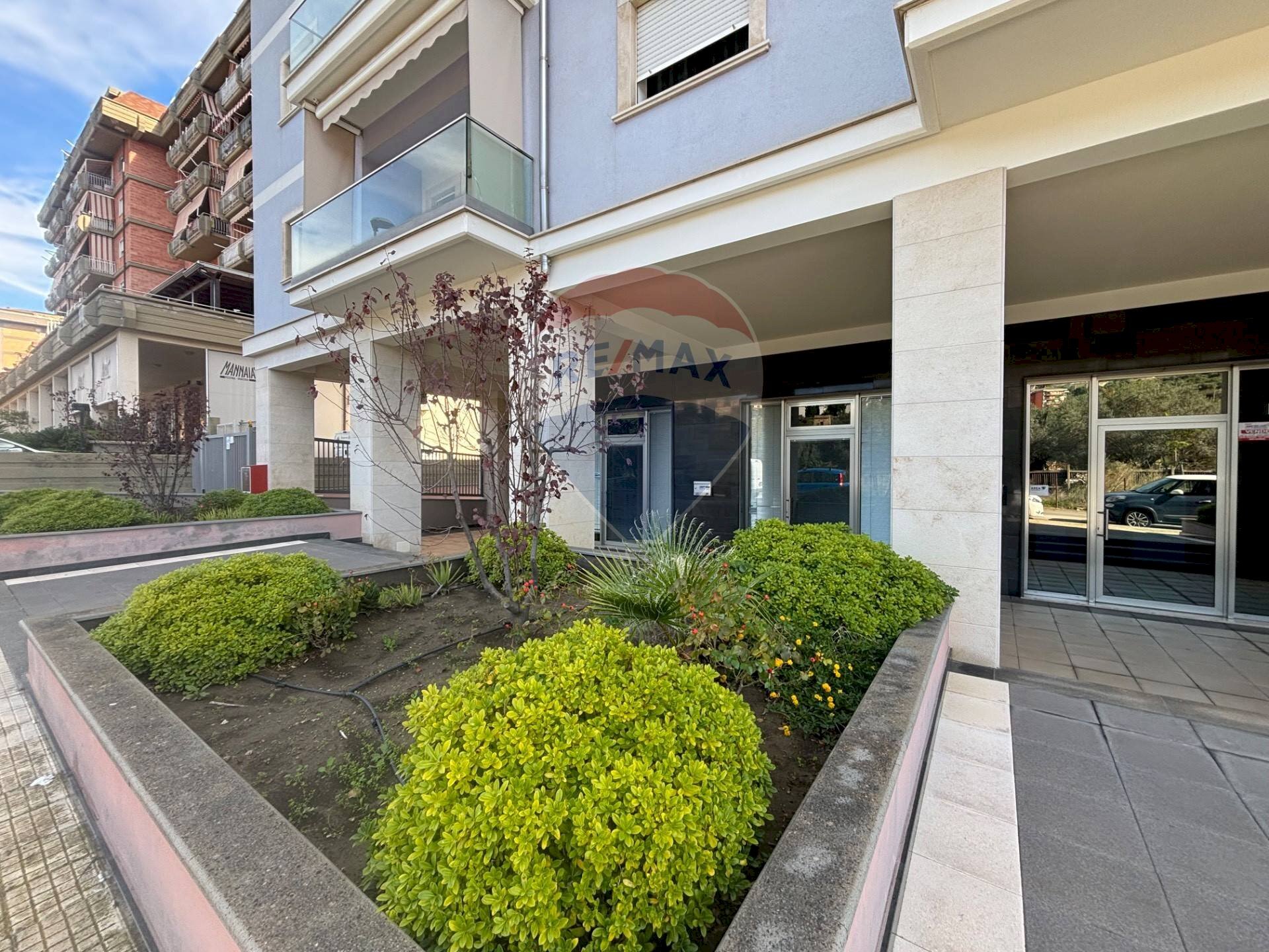 Edificio all\'aperto - Locale Commerciale Via degli Orti
 
2, Caltanissetta - foto 1