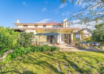 Casa all\'aperto - Casa semi indipendente Via delle Petunie
 
6, Rocca Priora - foto 2