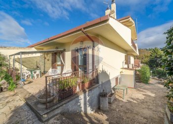 Casa all\'aperto - Casa semi indipendente Via delle Petunie
 
6, Rocca Priora - foto 10