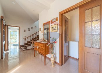 Hall / corridoio - Casa semi indipendente Via delle Petunie
 
6, Rocca Priora - foto 16