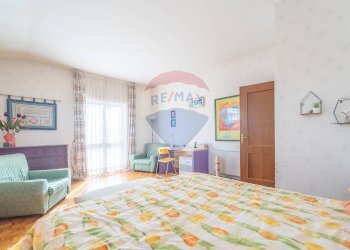 Camera  1 piano - Casa semi indipendente Via delle Petunie
 
6, Rocca Priora - foto 38