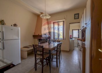 Sala da pranzo - Semi-detached house Via Piagge
 
27, Castelplanio - photo 7