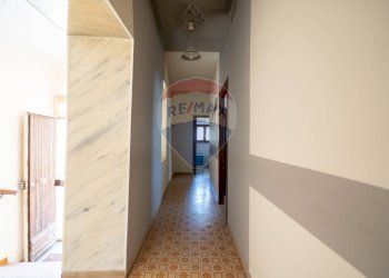 Hall / corridoio - Semi-detached house Via Piagge
 
27, Castelplanio - photo 15