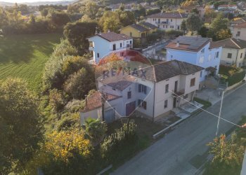 Foto 1 - Casa indipendente San Lorenzo in Campo - foto 1