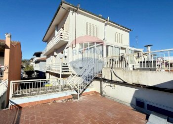 Edificio all\'aperto - Independent house Via Giosuè Carducci
 
13, Vinci - photo 30