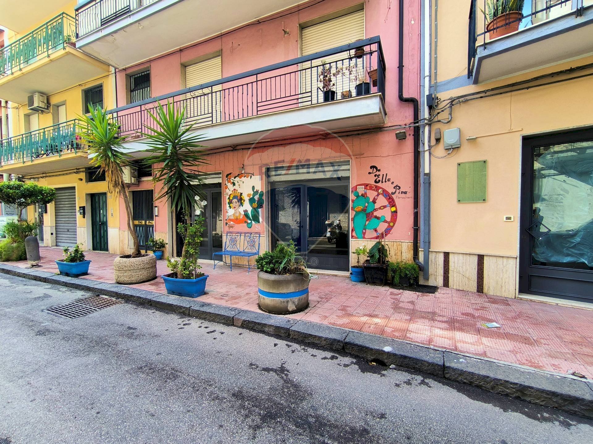 Edificio all\'aperto - Negozio Via Naxos
 
109 - 109 A, Giardini-Naxos - foto 2