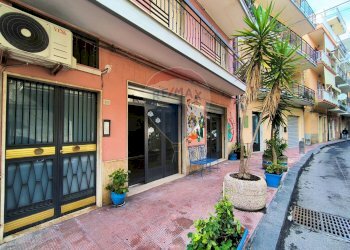 Edificio all\'aperto - Negozio Via Naxos
 
109 - 109 A, Giardini-Naxos - foto 18