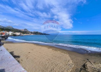 Vista dell\'acqua - Negozio Via Naxos
 
109 - 109 A, Giardini-Naxos - foto 29