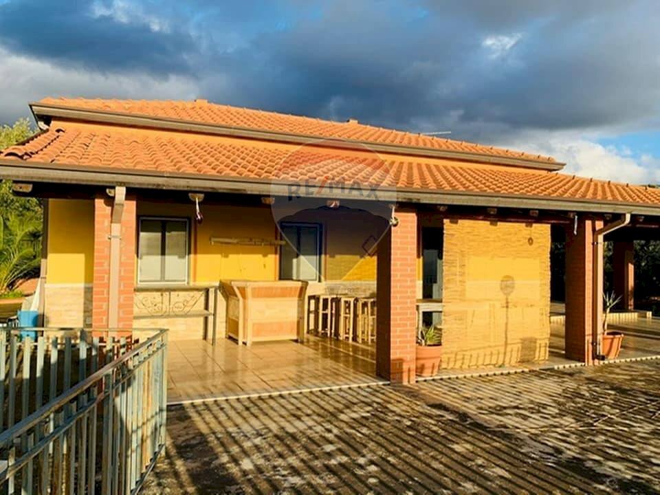 Casa all\'aperto - Villa CONTRADA CANNATELLA
SNC, Adrano - foto 2