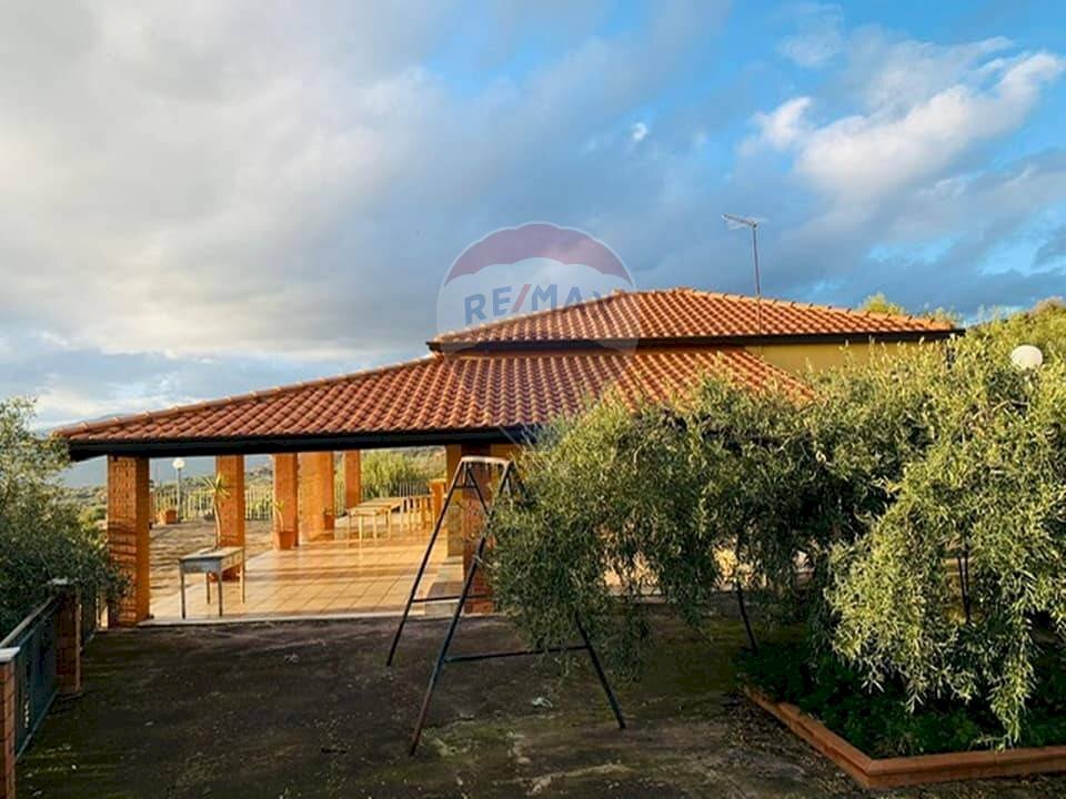 Casa all\'aperto - Villa CONTRADA CANNATELLA
SNC, Adrano - foto 3