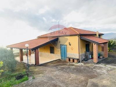 Casa all\'aperto - Villa CONTRADA CANNATELLA
 
SNC, Adrano - foto 1