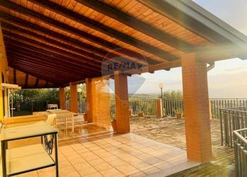 Terrazza - Villa CONTRADA CANNATELLA
 
SNC, Adrano - foto 4