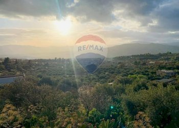 Edificio all\'aperto - Villa CONTRADA CANNATELLA
 
SNC, Adrano - foto 14