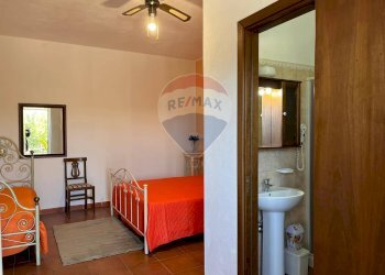 camera - Appartamento Località Pietra della Madonna
 
snc, Peschici - foto 18