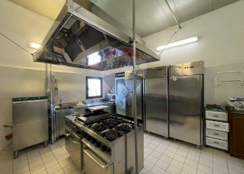 cucina ristorante - Appartamento Località Pietra della Madonna
 
snc, Peschici - foto 33