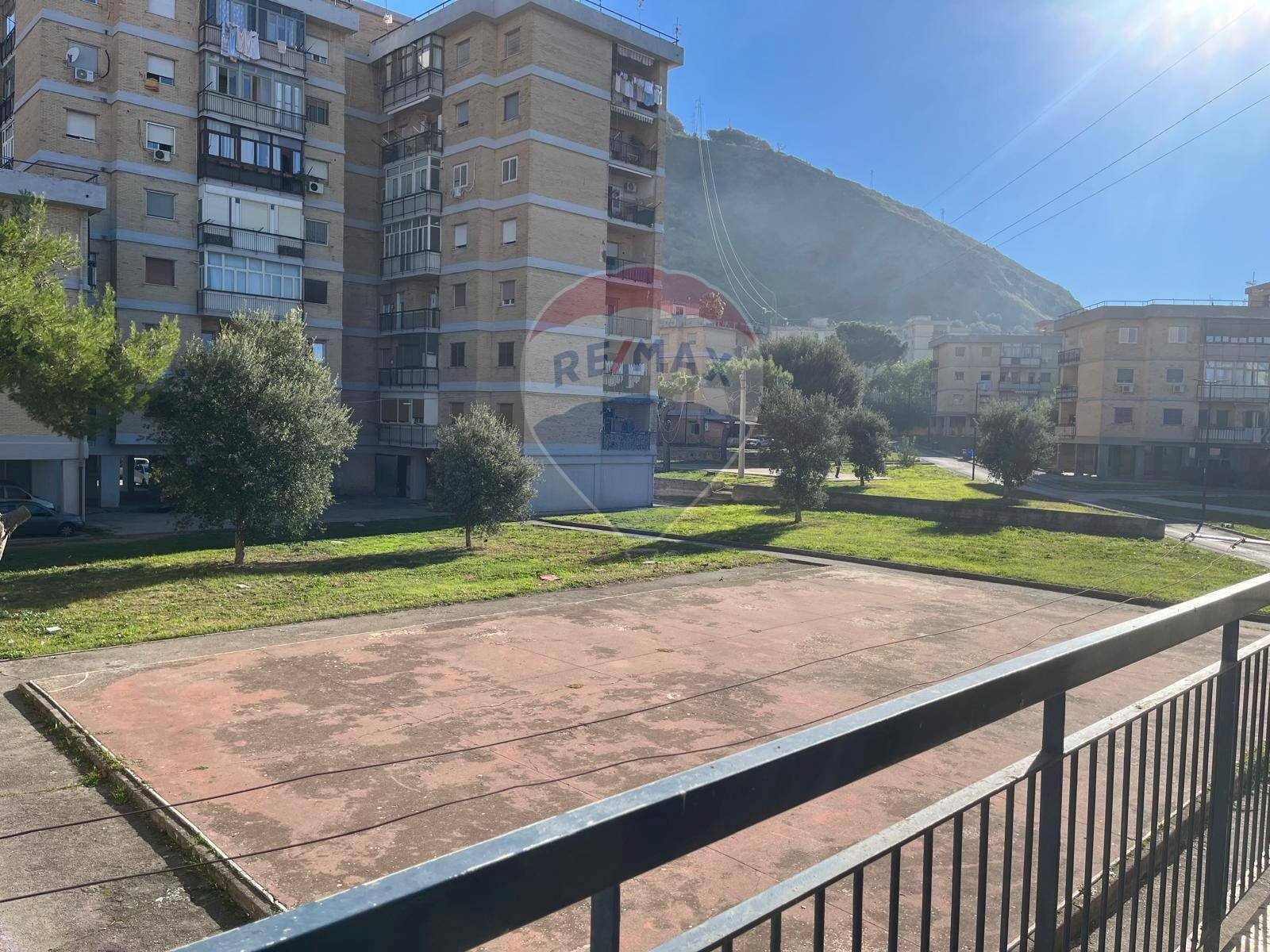 Edificio all\'aperto - Appartamento Via Luciano Calpurnio
 
18, Pozzuoli - foto 2