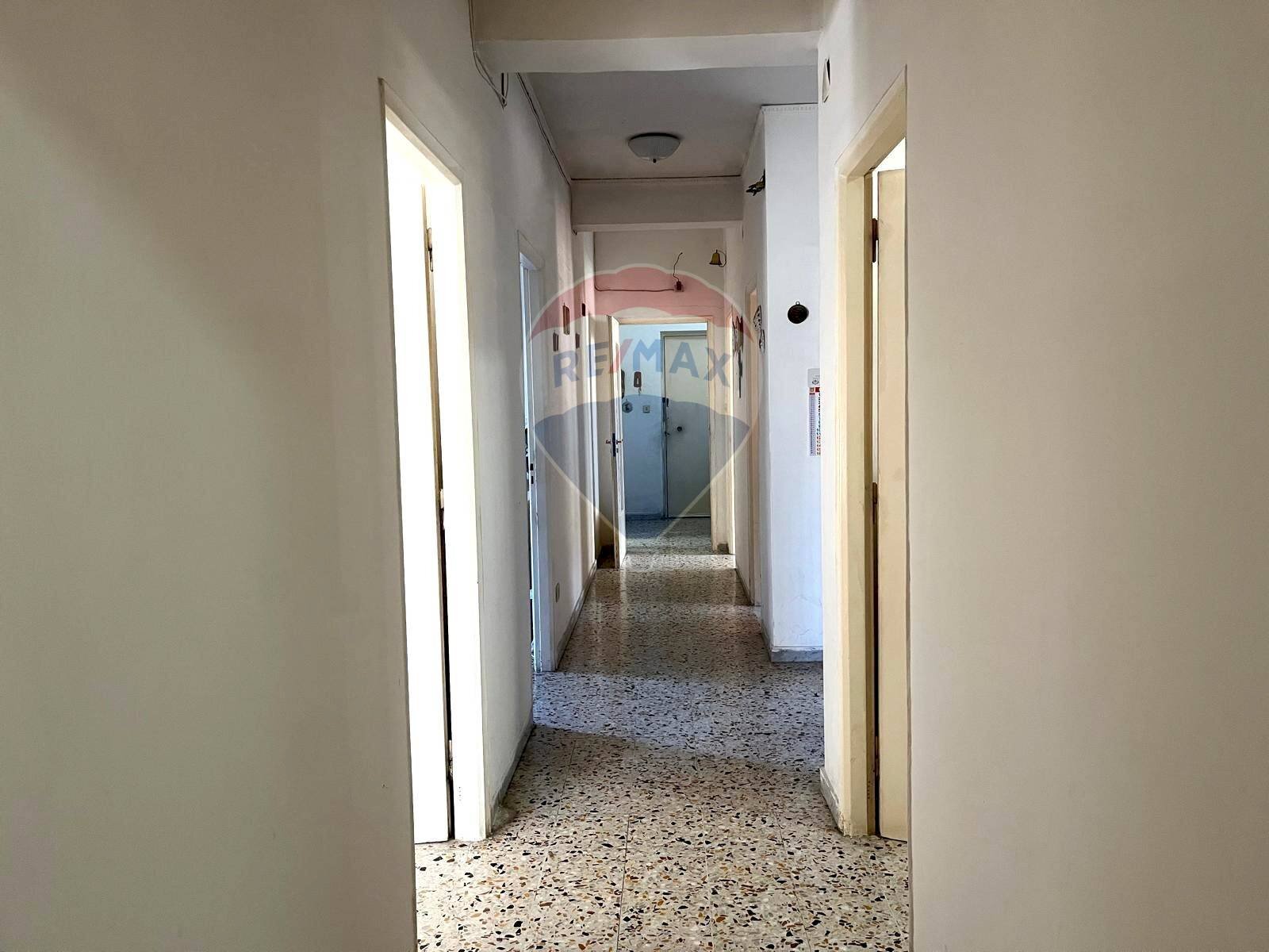 Hall / corridoio - Appartamento Via Luciano Calpurnio
 
18, Pozzuoli - foto 3