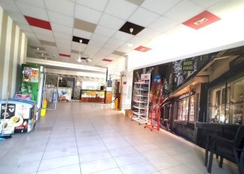 Foto 2 - Locale Commerciale via dante alighieri, Curti - foto 2