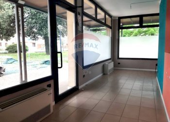 Stanza vuota - Locale Commerciale Via XVIII Giugno
 
68, Susegana - foto 2