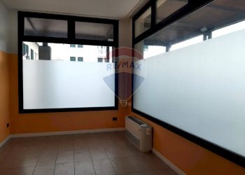 Stanza vuota - Locale Commerciale Via XVIII Giugno
 
68, Susegana - foto 9