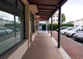 Terrazza - Locale Commerciale Via XVIII Giugno
 
68, Susegana - foto 13