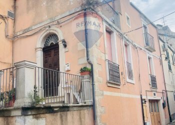 Edificio all\'aperto - Casa indipendente Via Vittorio Emanuele III
 
149, Monterosso Almo - foto 3