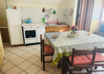 Sala da pranzo - Casa indipendente Via Vittorio Emanuele III
 
149, Monterosso Almo - foto 7