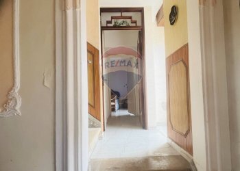 Hall / corridoio - Casa indipendente Via Vittorio Emanuele III
 
149, Monterosso Almo - foto 8