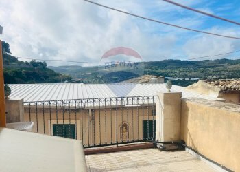 Terrazza - Casa indipendente Via Vittorio Emanuele III
 
149, Monterosso Almo - foto 38
