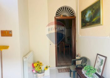 Hall / corridoio - Casa indipendente Via Vittorio Emanuele III
 
149, Monterosso Almo - foto 39