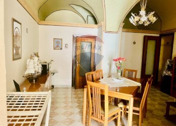 Sala da pranzo - Casa indipendente Via Vittorio Emanuele III
 
149, Monterosso Almo - foto 40